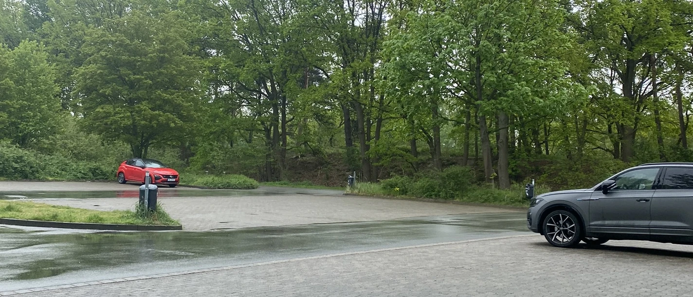 Befestigter Parkplatz Südufer