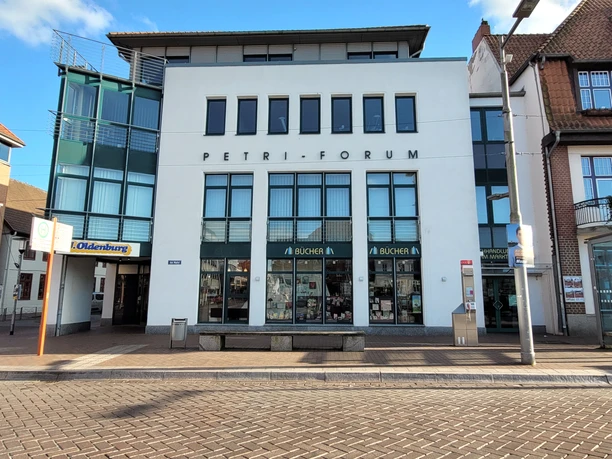 Buchhandlung am Markt_Silvana Dust_20230510 (4).jpg