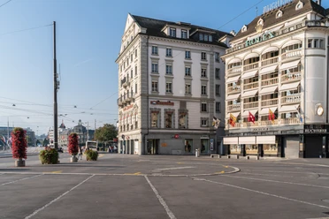 Blick auf den Bucherer beim Schwanenplatz