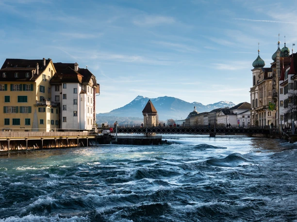 Reusswehr Blick Richtung Kapellbrücke