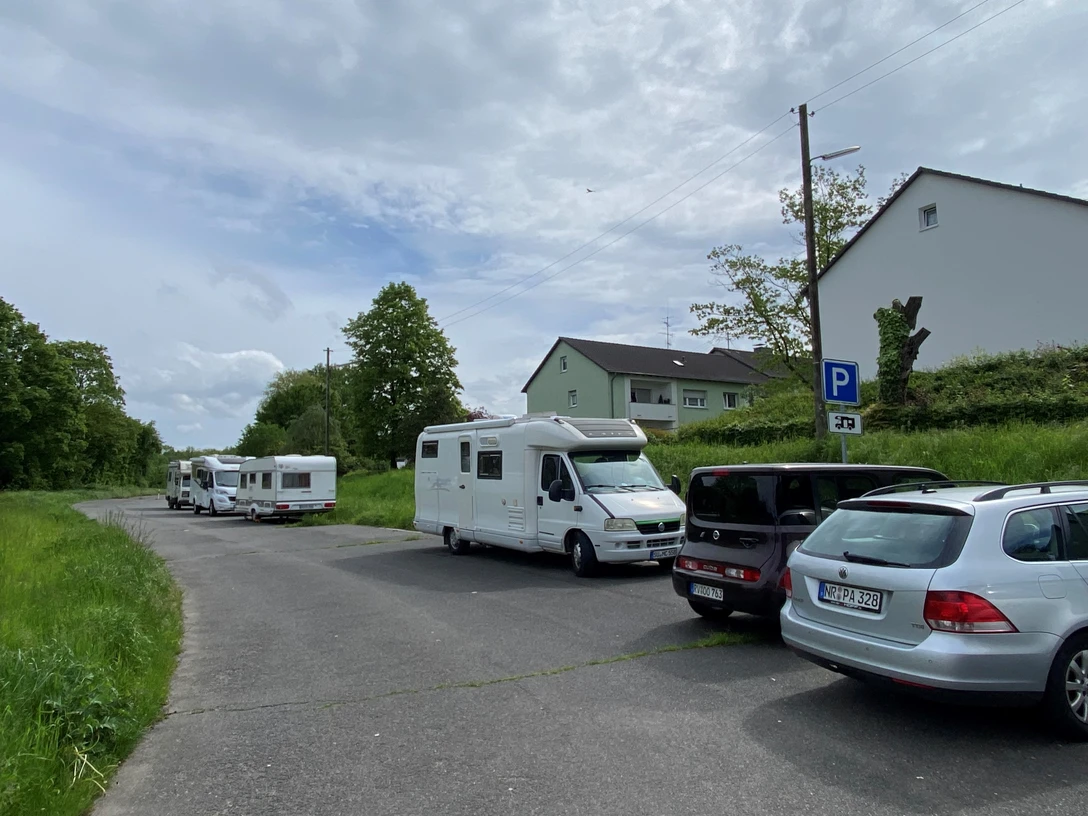 Wohnmobilstellplatz Bröltalstraße.jpg