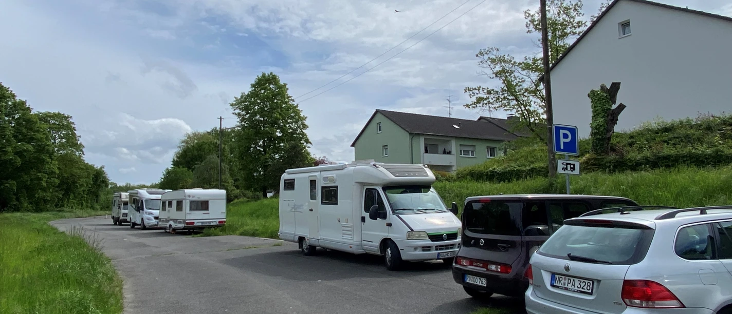 Wohnmobilstellplatz Bröltalstraße.jpg