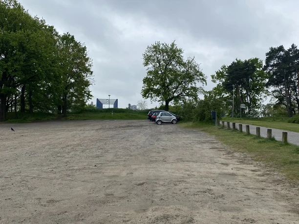 Schotter-Parkplatz am Südufer