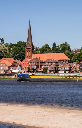 Blick auf Elbe und Lauenburg