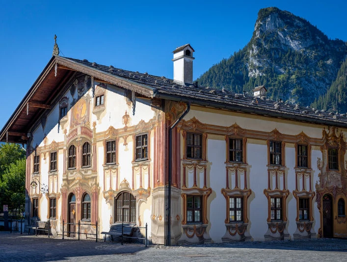 Pilatushaus(c)Ammergauer Alpen Foto Julian Leitenstorfer.jpg