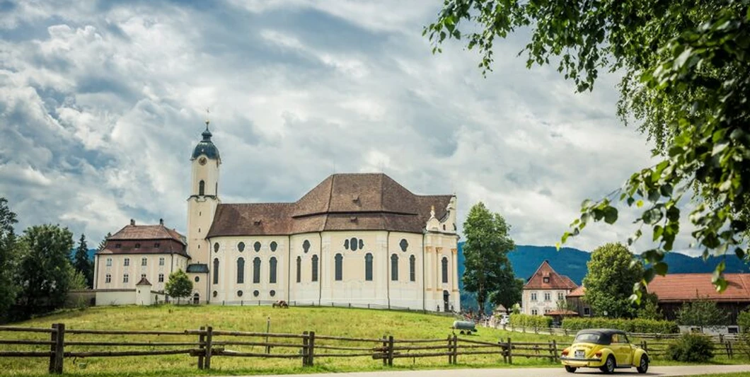 Wieskriche an der Alpenstraße Abenteuer Alpenstrasse, bayrische Alpenstrasse vom Königsee bis Bodensee,
Wallfahrtskirche Wieskirche, bei Steingaden