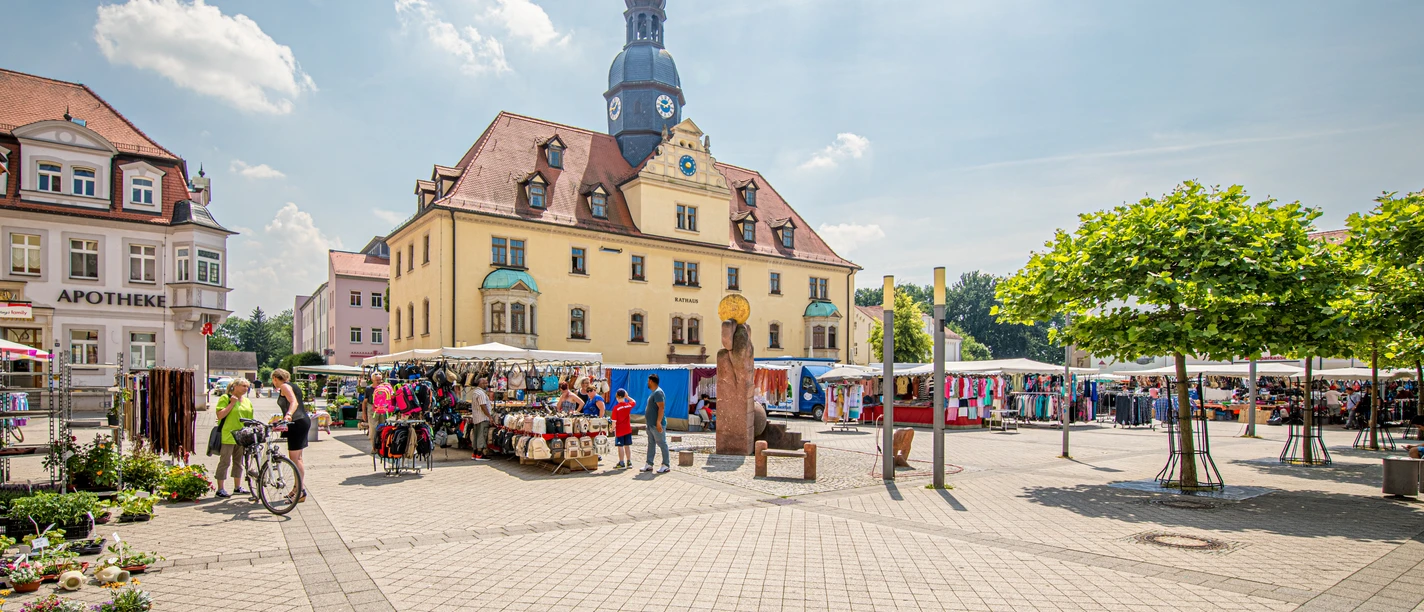 Borna Rathaus und Markt