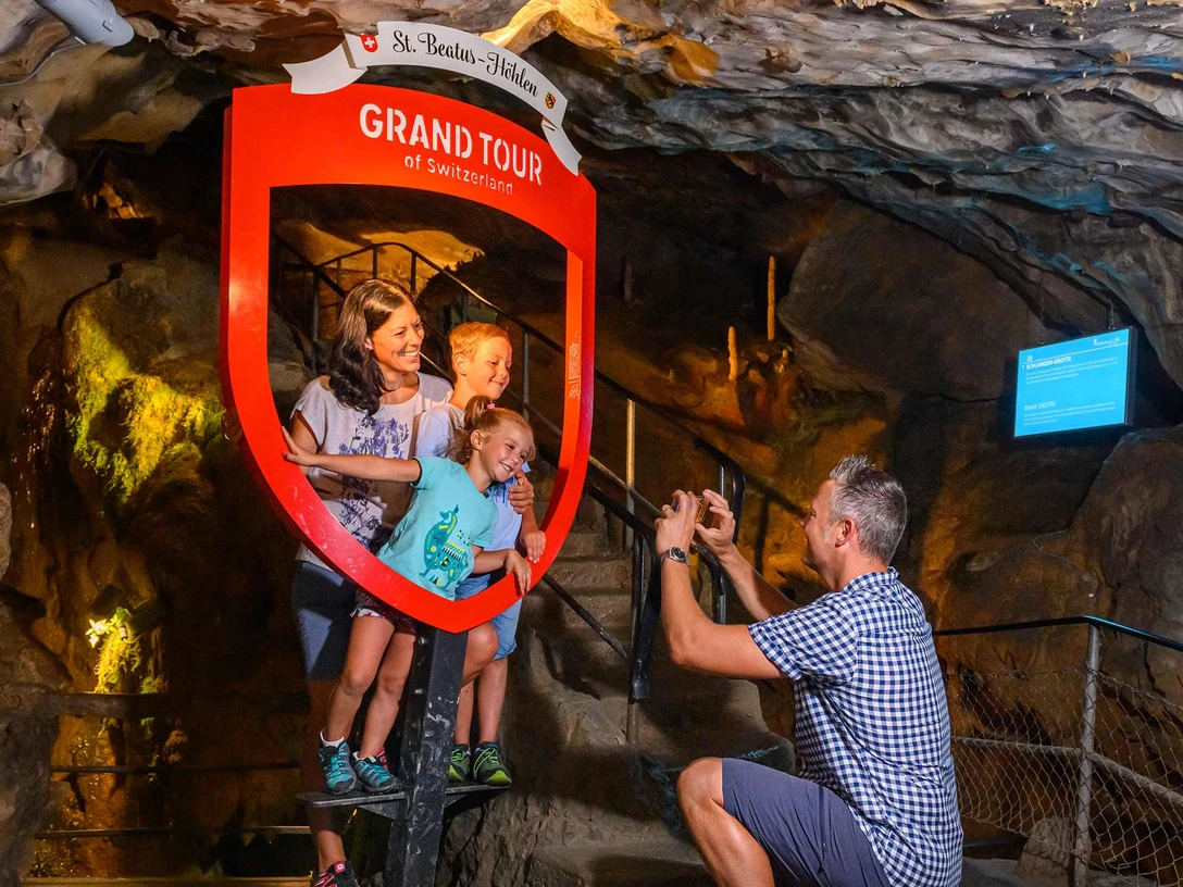 Grand Tour, Foto-Spot St.Beatus-HöhlenGrand Tour, St. Beatus Caves Photo SpotGrand Tour, spot photo des grottes de Saint-Béatus