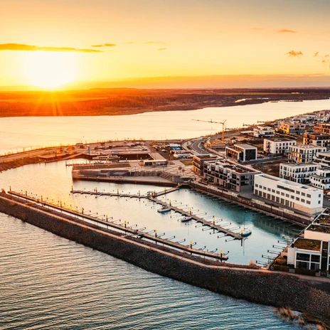 Kap am Zwenkauer See bei Sonnenuntergang