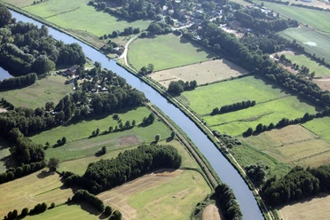 Luftbild Rund um Fitzen Eine Luftaufnahme des Elbe-Lübeck-Kanals bei Fitzen.