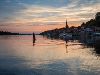 Sonnenuntergang an der Elbe