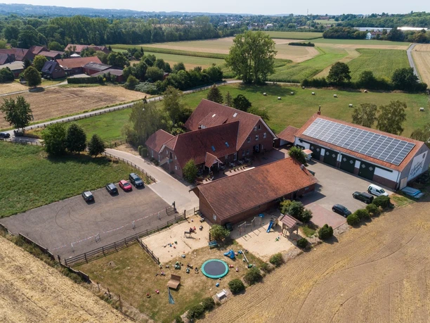 Draufsicht Das Mauerwerk Zu sehen ist das Mauerwerk aus einer Luftaufnahme.