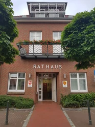 2021_Rathaus Tür offen.jpg