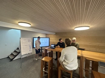 Seminarraum-Bistro-Fly-In-Fiesch-2023