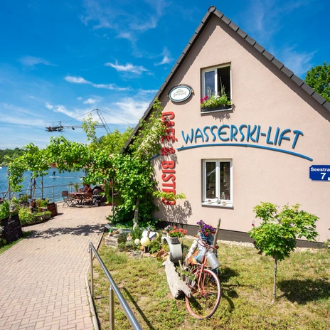 Wasserskilift, Gastonomie und Café am Kulkwitzer See