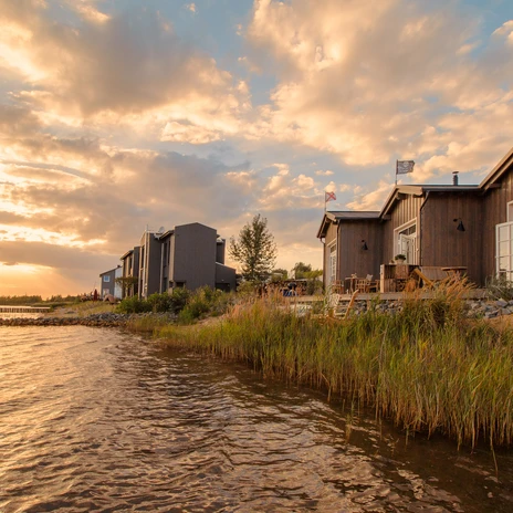 Blick auf die Seedatsche bei Sonnenuntergang