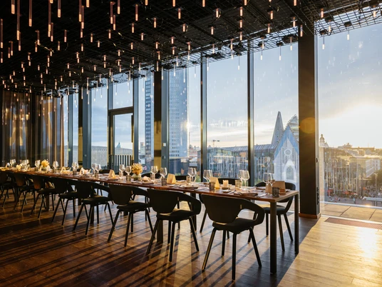 Show kitchen & vinotheque im Felix im Staycity Leipzig | Leipzig Convention Bureau Show kitchen & vinotheque im Felix im Staycity Leipzig – präsentiert vom Leipzig Convention BureauShow kitchen & vinotheque at Felix im Staycity Leipzig – presented by the Leipzig Convention BureauVýstavní kuchyně a vinotéka v hotelu Felix ve Staycity Leipzig - uvádí Lipská kongresová kancelářKuchnia pokazowa i winoteka w Felix w Staycity Leipzig - prezentowane przez Leipzig Convention BureauShowkeuken & vinotheek in Felix in Staycity Leipzig - gepresenteerd door het Leipzig Convention BureauCucina e vineria in mostra al Felix di Staycity Leipzig - presentato dall'Ufficio Congressi di Lipsia