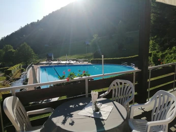 Blick vom Kiosk auf das Bad