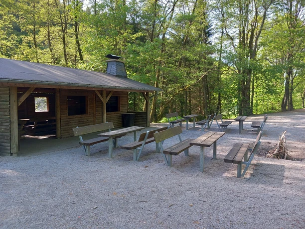 Grillstation Schwalefeld mit Sitzgruppe