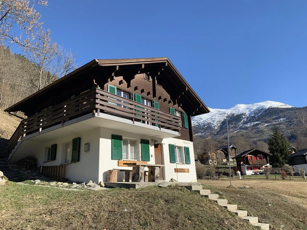 Im Hintergrund: Bellwald