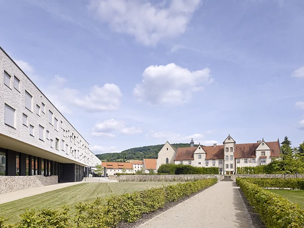 Hotel Kloster Haydau Außenansicht.jpg