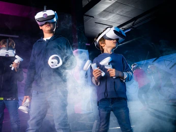 Virtual Arena Jungfraupark - Kinder mit VR Brillen