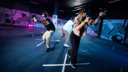 Virtual Arena Etherlaken - Spieler mit VR Brillen