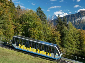 niederhorn-standseilbahn-herbst-aussicht.jpg