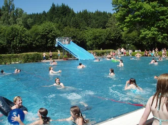 Waldfreibad Prüm mit Rutschbahn
