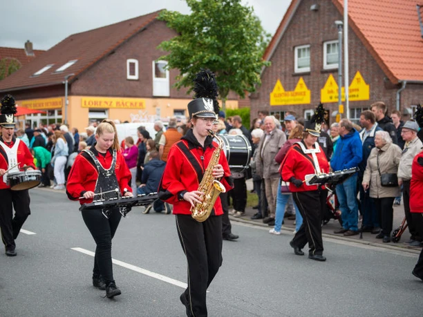 Dorffest Hohenkirchen Umzug.jpg