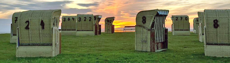 Dorum-Neufeld_23_Strandkörbe_Sonnenuntergang_7_bearb2small_Langheim.jpg