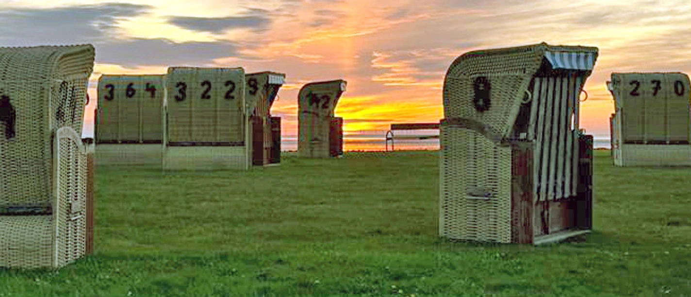 Dorum-Neufeld_23_Strandkörbe_Sonnenuntergang_7_bearb2small_Langheim.jpg