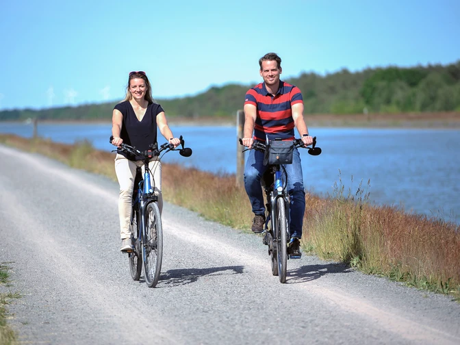 Mit dem Fahrrad am Kanal Mit dem Fahrrad am Kanal