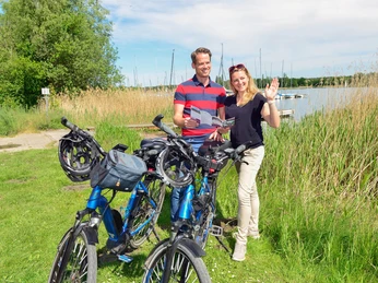 Mit dem Fahrrad am Tankumsee Mit dem Fahrrad am TankumseeBy bike on the TankumseePå cykel på TankumseeMet de fiets op de Tankumsee