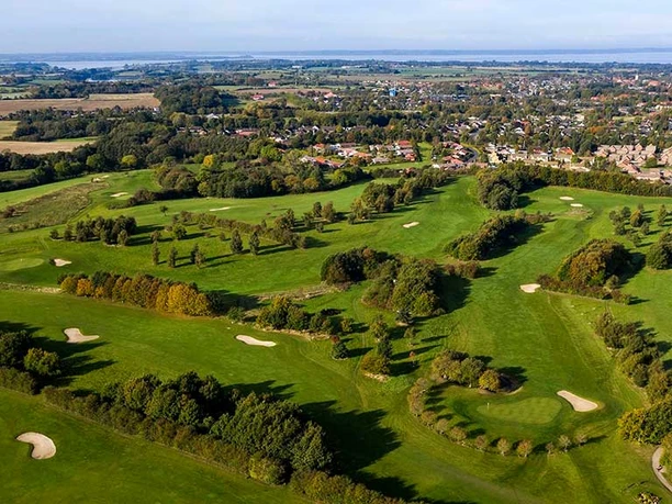 Nordborg-Golfklub-Bag-ni-fra-luften-red