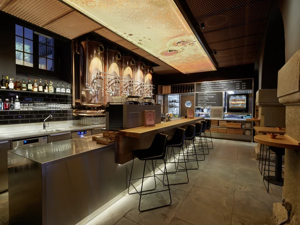 Bar Rathaus Brauerei Luzern.jpg