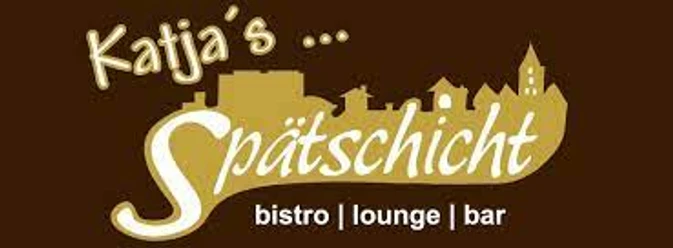 Spätschicht Bistro Braunes Logo mit der Aufschrift "Katja's Spätschicht" in cremefarbenen Buchstaben, darunter "bistro | lounge | bar".