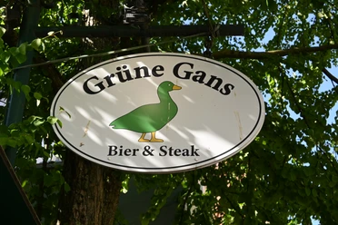 Grüne Gans Außenansicht Schild "Grüne Gans"