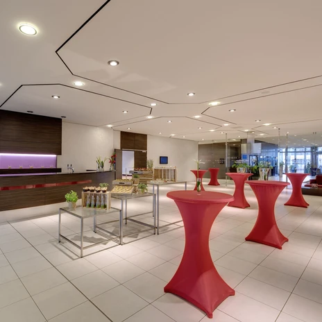 Lobby im Tagungshotel Radisson Blu Leipzig | Leipzig Convention Bureau Lobby im Tagungshotel Radisson Blu Hotel Leipzig – präsentiert vom Leipzig Convention Bureau