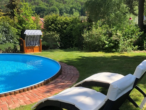 Garten mit Pool