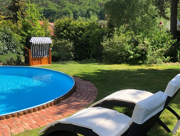 Garten mit Pool