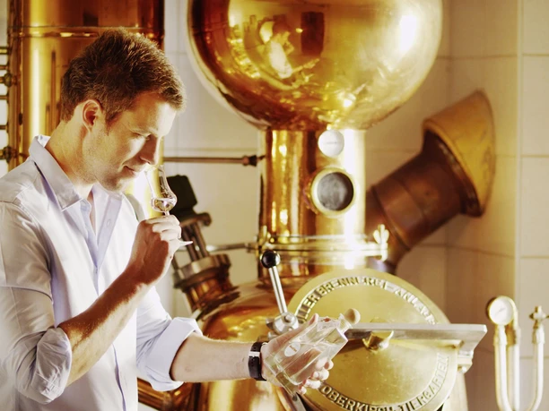 Schnapsprobe bei der Brennerei Halter_Quelle Renchtal Tourismus GmbH