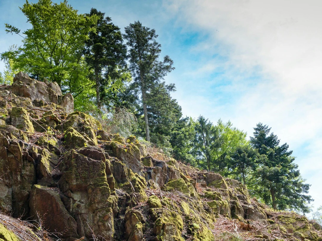 der-himmelsfelsen-von-unten-betrachtet
