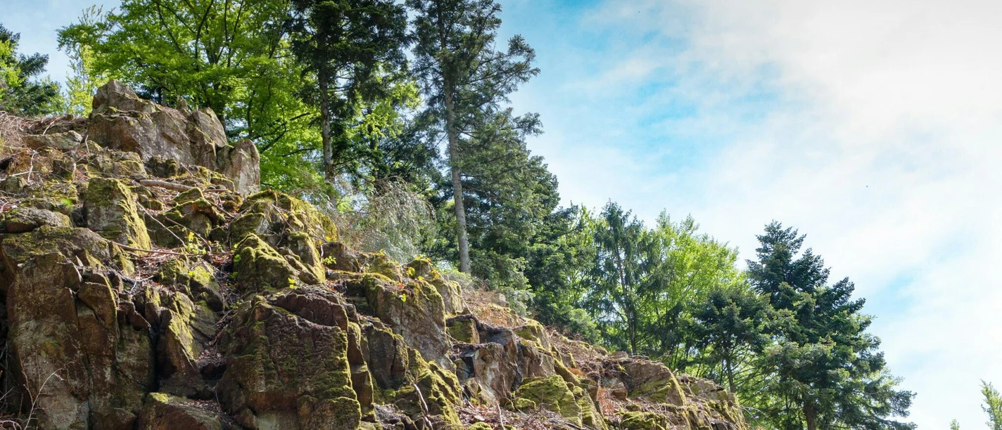 der-himmelsfelsen-von-unten-betrachtet
