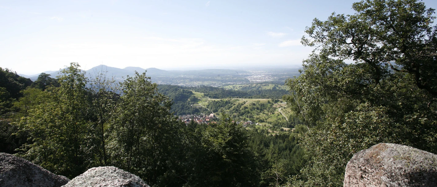 Blick vom Lautenfelsen bei Gernsbach im Murgtal