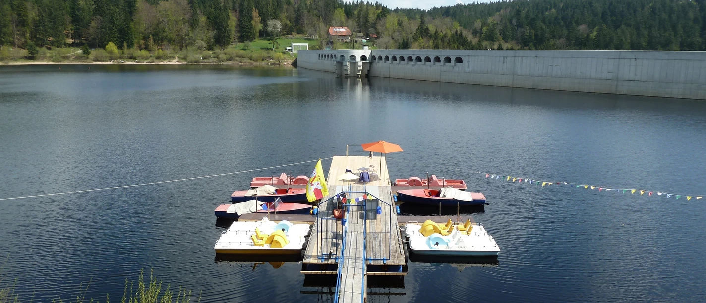 Bootfahren auf der Schwarzenbachtalsperre bei Forbach im Schwarzwald