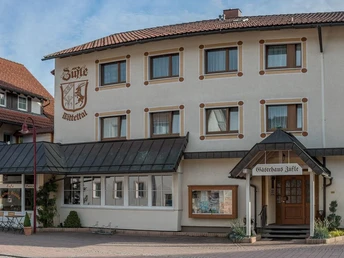 Straßenansicht Café-Pension-Bäckerei Züfle