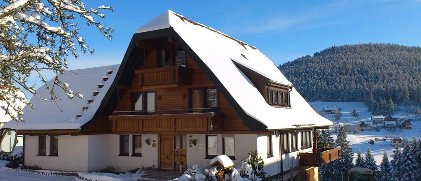 Hausansicht im Winter