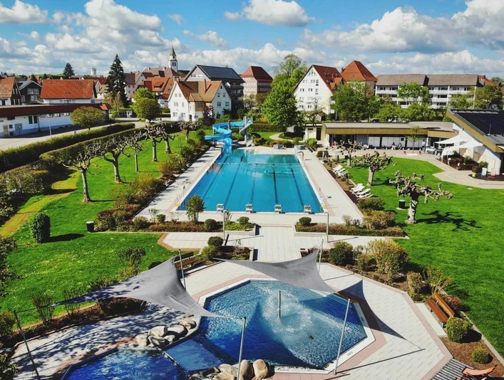Freibad Luftaufnahme inkl. Kleinkindbereich