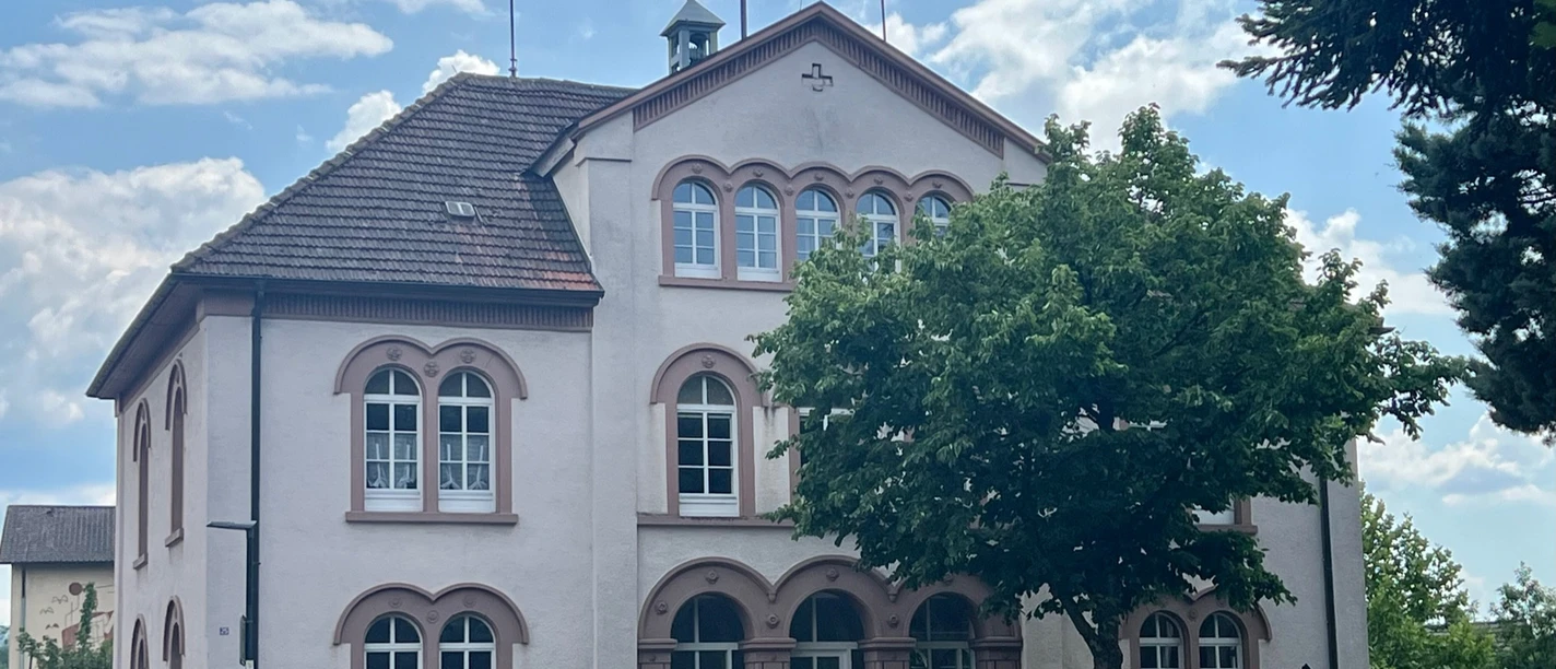 Außenansicht Tourist-Info Obersasbach